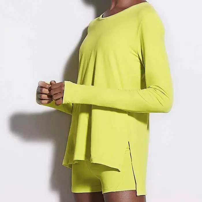 T-Shirt Manga Longa Com Fenda Lateral
