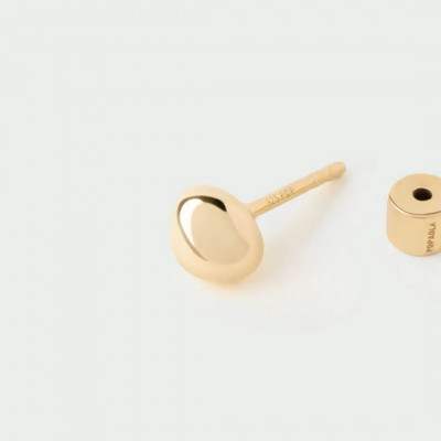 Gravity ear piercing