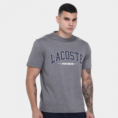 REMERA CUELLO REDONDO C/ESTAMPA CORE GRAPHICS USA MC